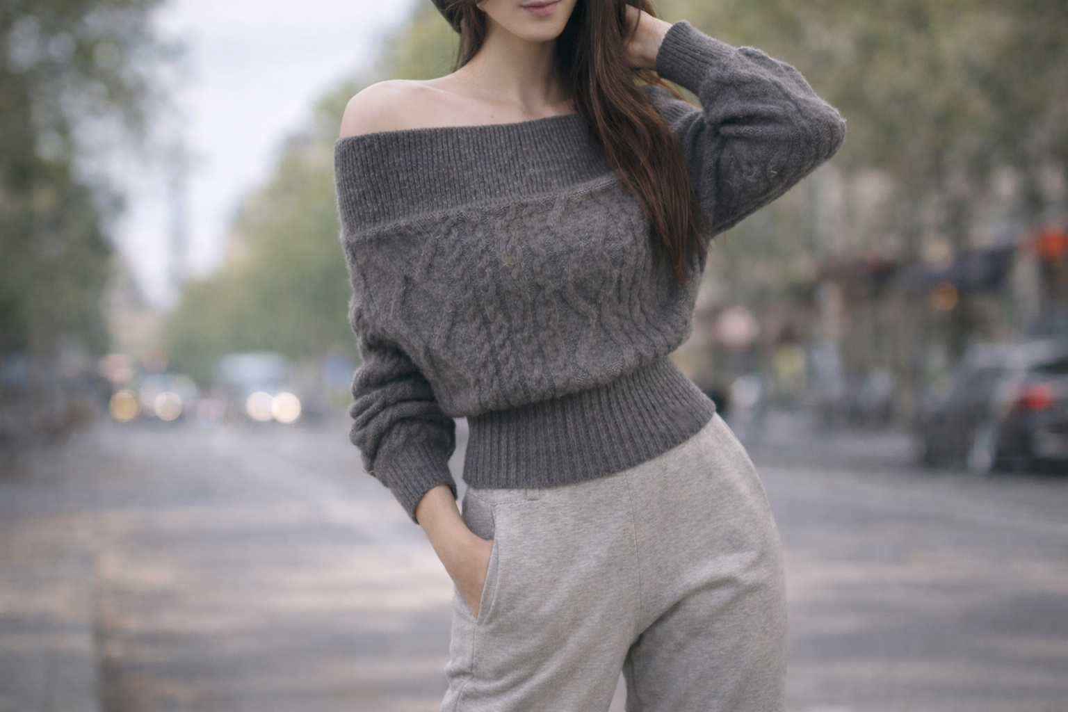 Pull femme épaissi style coréen, épaules dénudées, manches longues.