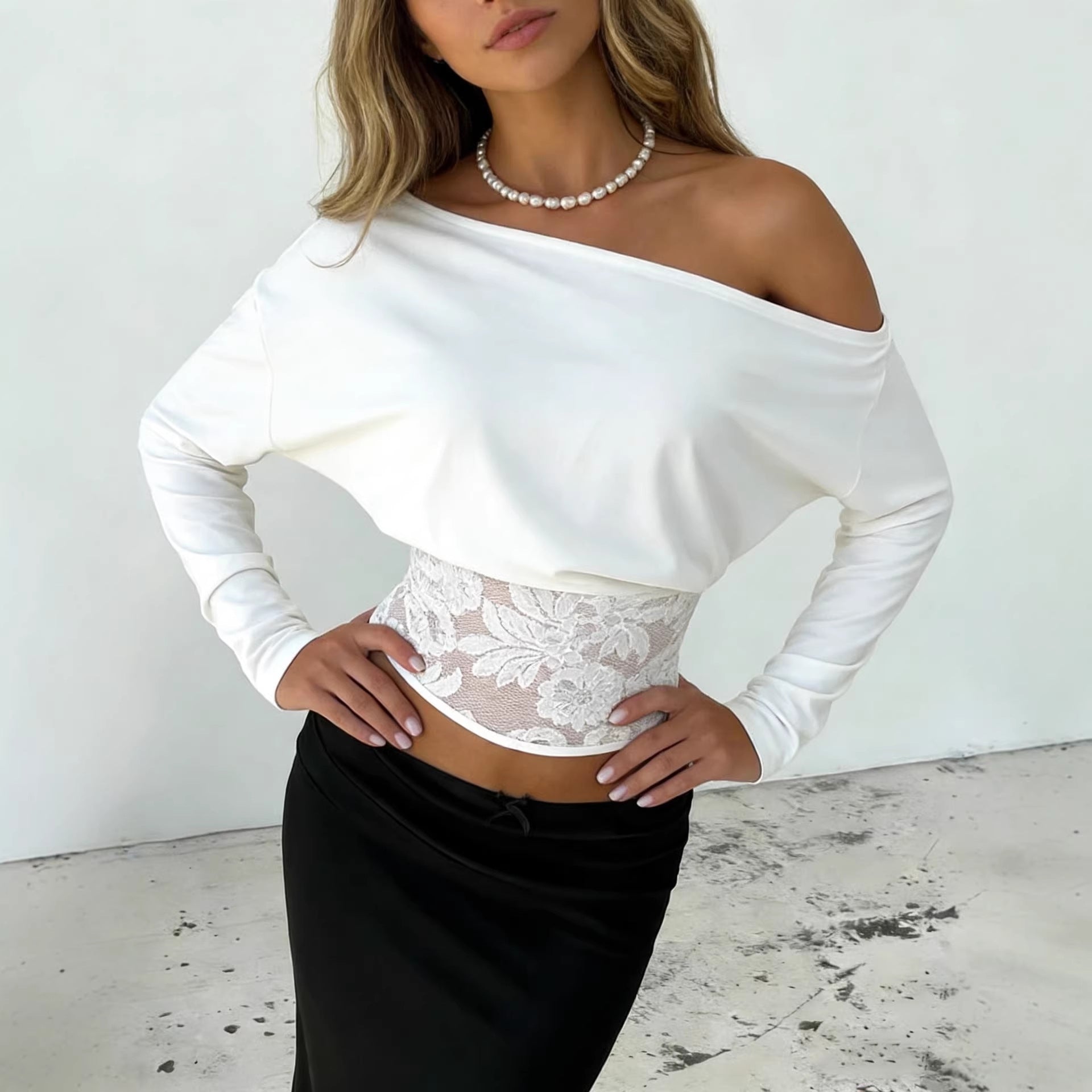 Haut femme uni épaules nues avec manches amples et finitions dentelle