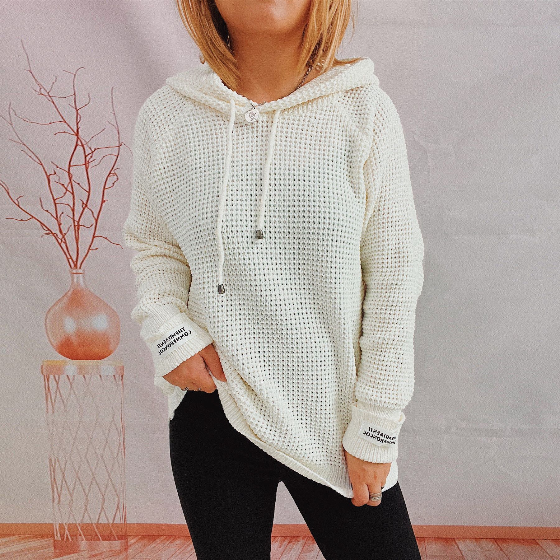 Pull ample à capuche tricoté avec patch de couleur unie pour femme