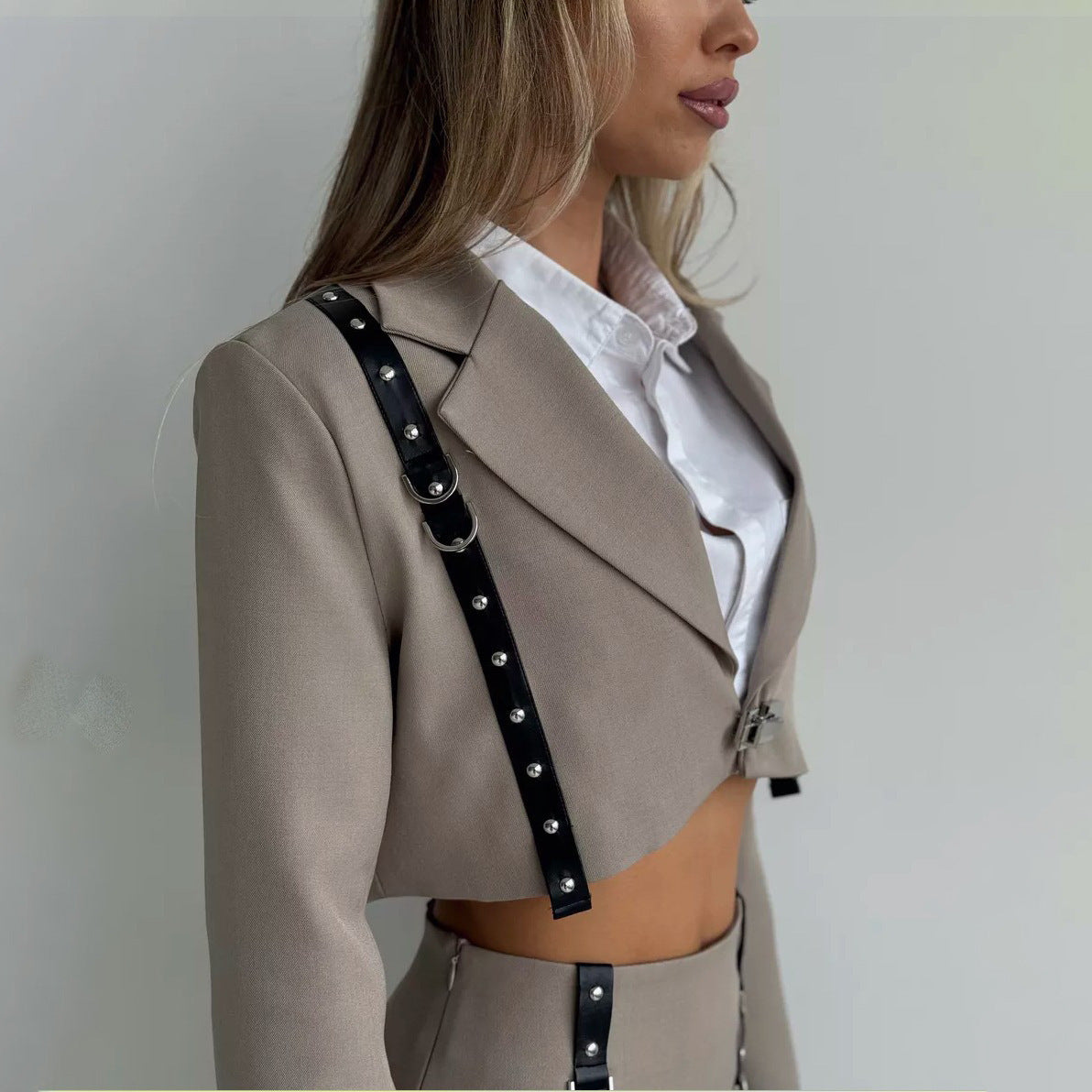 Vêtements pour femmes deux pièces en corde de cuir de conception courte