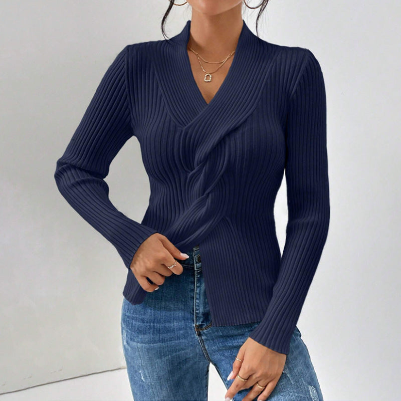 Pull en tricot pour femmes, ourlet fendu, manches longues, couleur unie, coupe ajustée.