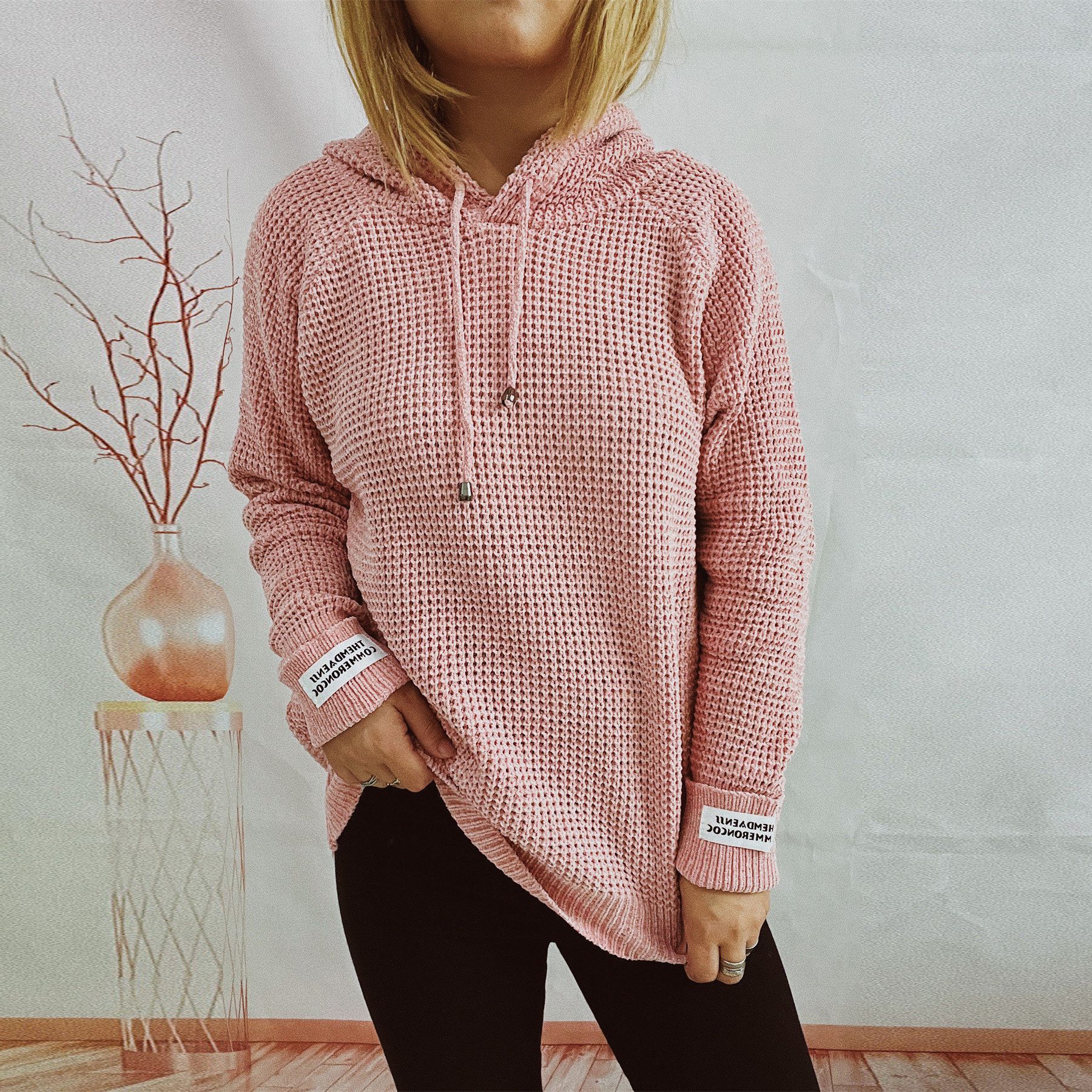 Pull ample à capuche tricoté avec patch de couleur unie pour femme