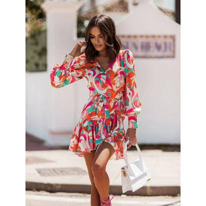Robe à manches longues imprimée avec encolure en V et taille cintrée