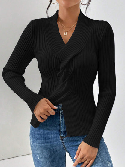 Pull en tricot pour femmes, ourlet fendu, manches longues, couleur unie, coupe ajustée.