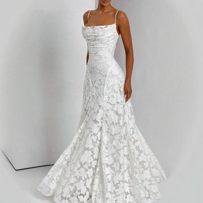 Robe sexy et raffinée – Coupe ajustée, dos nu et détail lacé