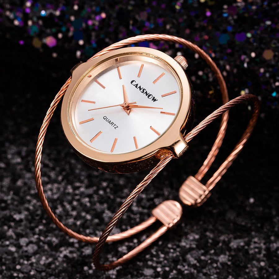 Montre-bracelet en fil pour femmes au design simple