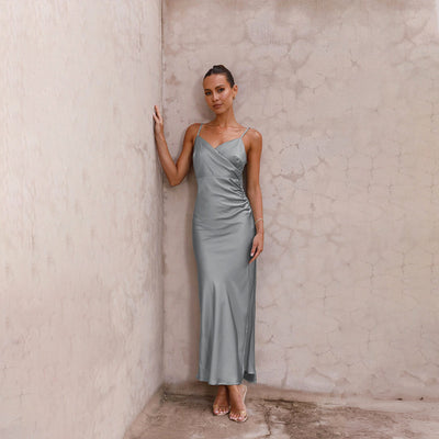 Robe moulante fendue à fines bretelles pour femme – Sans manches