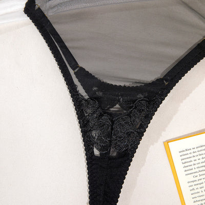 Combinaison transparente en maille brodée de dentelle à col en V