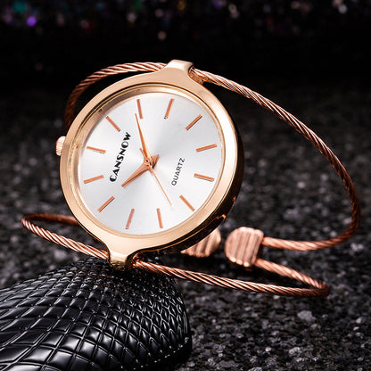 Montre-bracelet en fil pour femmes au design simple