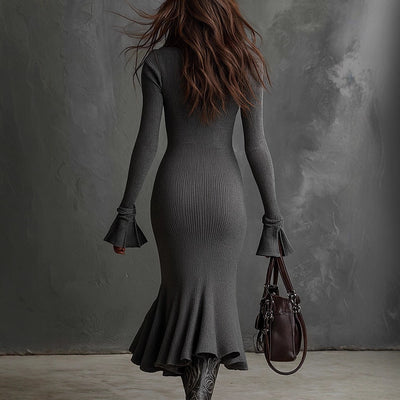 Robe en maille au style sirène, avec zip frontal, col revers et manches trompette