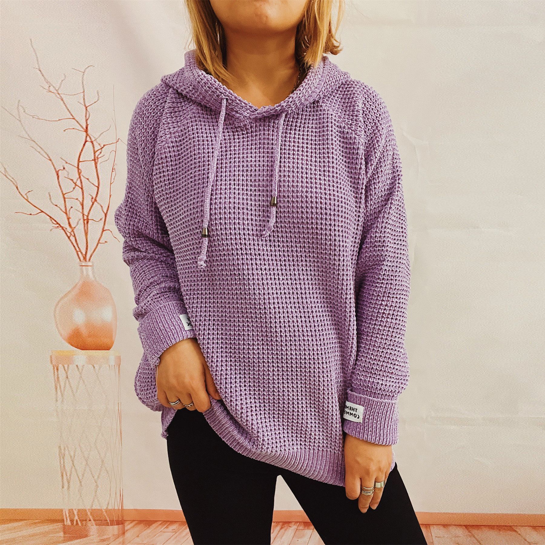 Pull ample à capuche tricoté avec patch de couleur unie pour femme