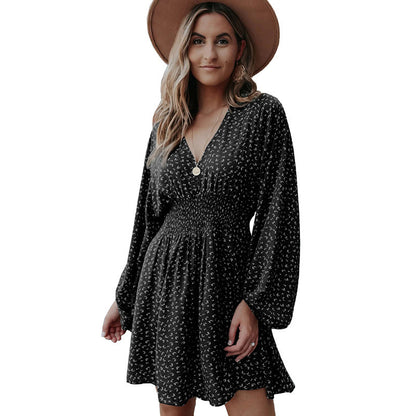 Robe à pois col en V manches longues taille plissée jupe ajustée