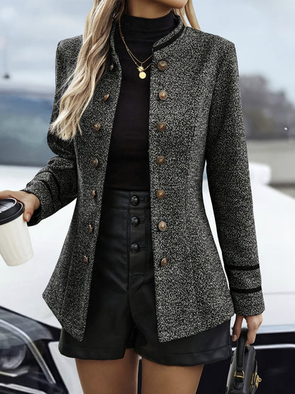 Manteau femme tendance à double boutonnage – élégance et allure urbaine