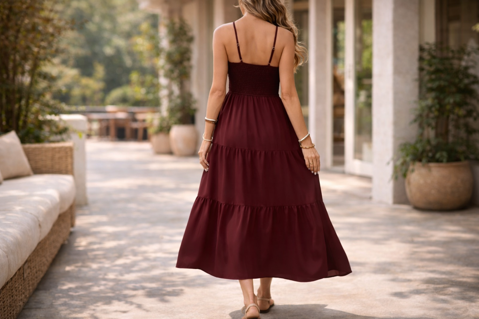 Robe élégante  bretelles à coupe ajustée et taille sculptante