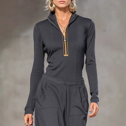 Ensemble moderne avec top assorti et pantalon ample à poches