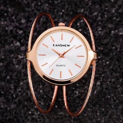 Montre-bracelet en fil pour femmes au design simple