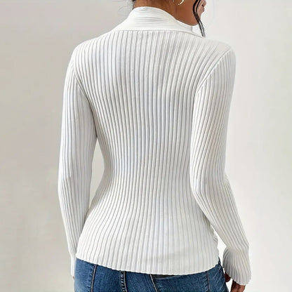 Pull en tricot pour femmes, ourlet fendu, manches longues, couleur unie, coupe ajustée.