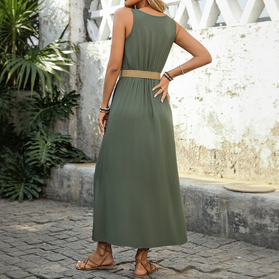 Robe longue d'été élégante sans manches – Détails boutonnés, col rond et fente latérale – Parfaite pour la plage !