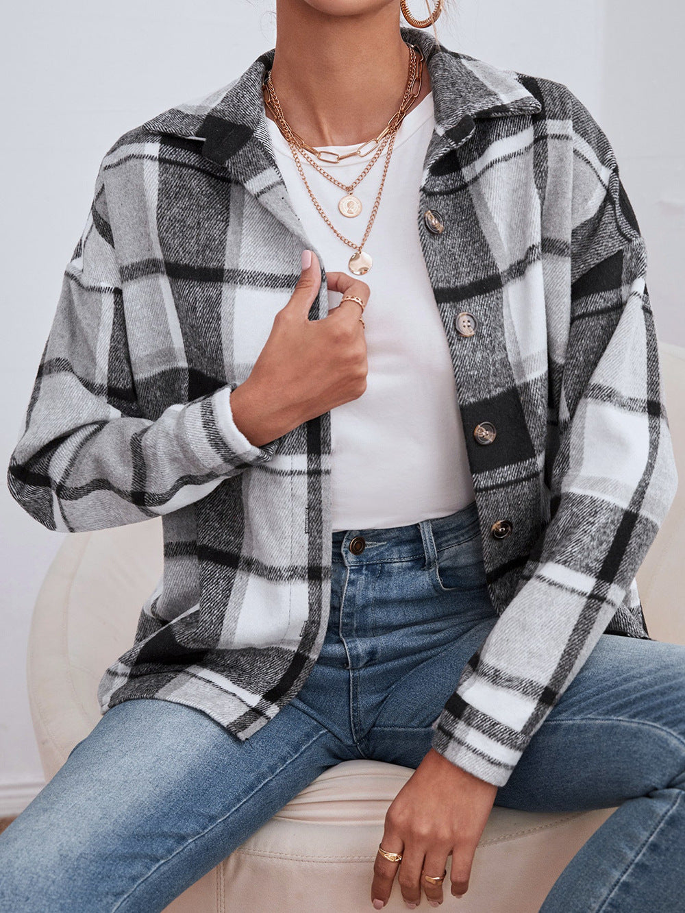 Cardigan à Revers, Boutonnage Simple, en Laine à Carreaux – Élégance et Style Tendance